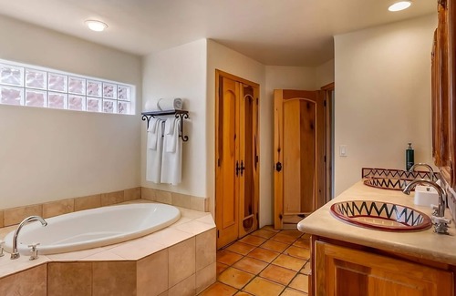 Cave Creek Hôtel | Cave Creek's Hidden Jewel! Swimming Pool, Free Parking, Full Kitchen!