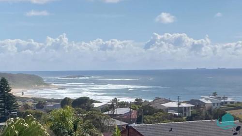 Caves Beach Maison | Caves Cottage - gorgeous 180 degree ocean views