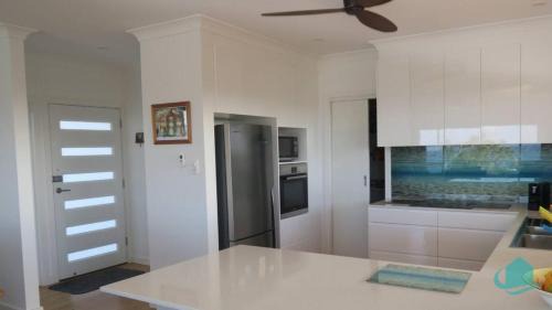 Caves Beach Maison | Caves Cottage - gorgeous 180 degree ocean views