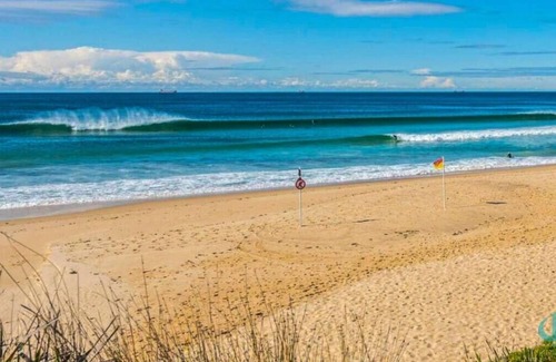 Caves Beach Maison | Caves Getaway - pool, beach, DOG friendly