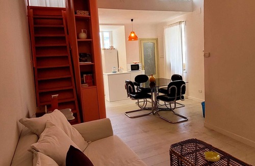 Historical Center Appartement | Cavour Charming terraced apartment in the Historic Center of Naples