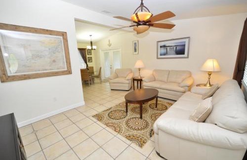 Breezeswept Beach Estates Maison | Cayman Cottage