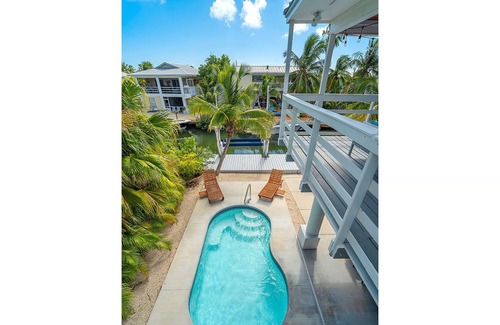 Breezeswept Beach Estates Maison | Cayman Retreat: Cozy pool home