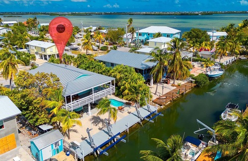 Breezeswept Beach Estates Maison | Cayman Retreat: Cozy pool home