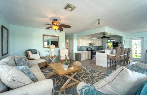 Breezeswept Beach Estates Maison | Cayman Retreat | Cozy coastal pool home with boating on Ramrod Key