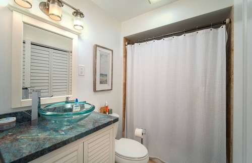 Breezeswept Beach Estates Maison | Cayman Retreat | Cozy coastal pool home with boating on Ramrod Key