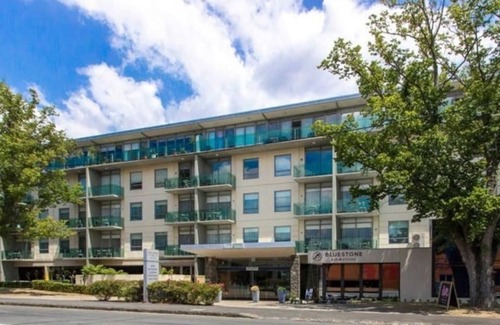 Launceston CBD Appartement | CBD locale with onsite restaurant, free gym, parking and wi-fi