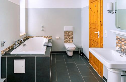 Warnemuende Appartement | CBlue "Apartmenthaus Captain Hook"
