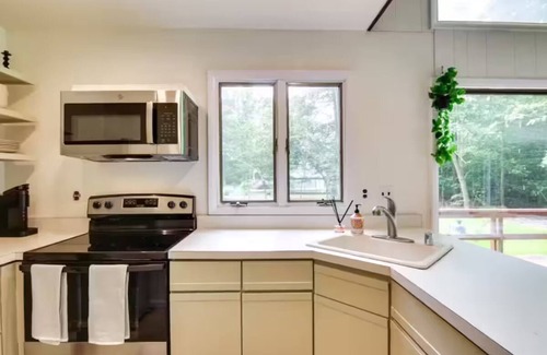 Rehoboth Beach Cabine | Cecelia's Retreat - 3-bedroom mid century secluded lewes beach cabin