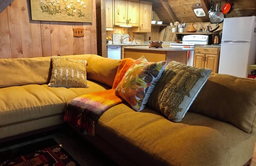 Longbranch Cabine | Cedar A-Frame with sunset views over the cove