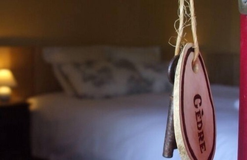 Clermont-Dessous Hôtel | Chambre d'hôtes Cèdre nichée dans un vallon, rénovation récente