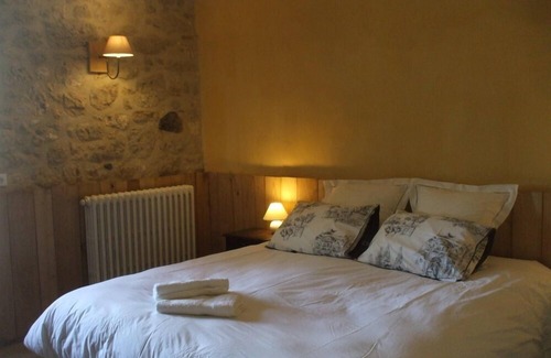 Clermont-Dessous Hôtel | Chambre d'hôtes Cèdre nichée dans un vallon, rénovation récente