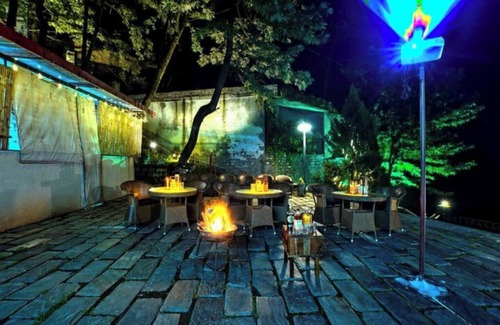 Kasauli Maison | Cedar Bedroom | Open Theatre |Private Garden