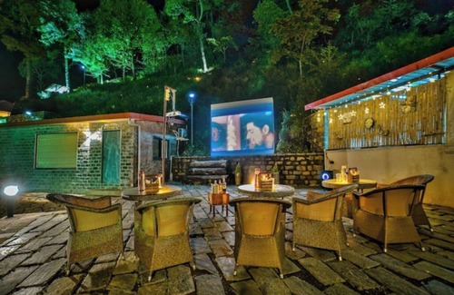 Kasauli Maison | Cedar Bedroom | Open Theatre |Private Garden
