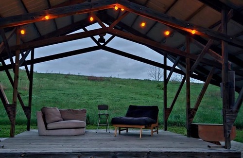 Hartsburg Maison | Cedar Bungalow - Peaceful & Relaxing Glamping Farm Getaway