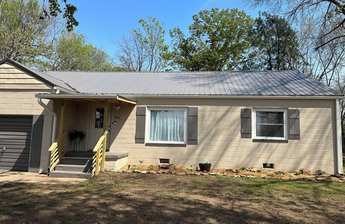 Ponca City Maison | Cedar Bunkhouse close to all Ponca City amenities!