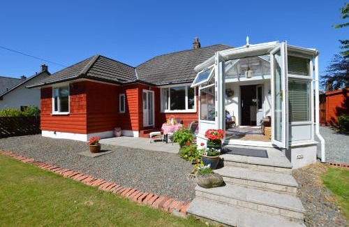 Rashfield Maison | Cedar Cottage