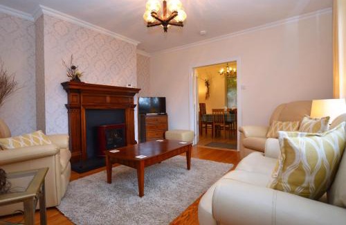 Rashfield Maison | Cedar Cottage