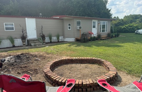 Clayton Maison | Cedar Cove a Cozy 2-bedroom mobile home in lovely Clayton DE with AC, WiFi