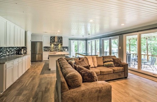 Star Harbor Maison | Cedar Creek Lake House - Two Docks, Boat Slips, Swimming, Fishing, Games & More