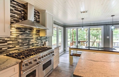 Star Harbor Maison | Cedar Creek Lake House - Two Docks, Boat Slips, Swimming, Fishing, Games & More
