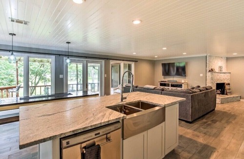 Star Harbor Maison | Cedar Creek Lake House - Two Docks, Boat Slips, Swimming, Fishing, Games & More