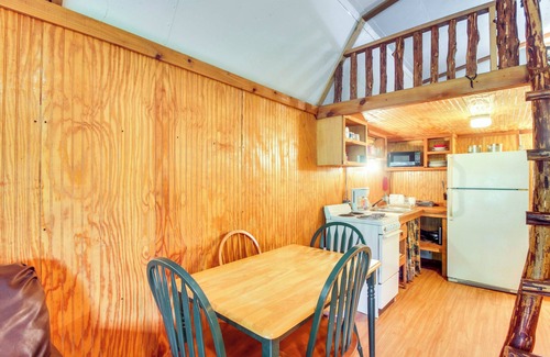 Davis Appartement | Cedar Falls Cabin 2: Family Getaway By Honey Creek