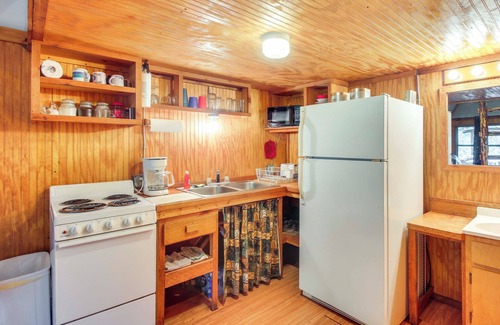 Davis Appartement | Cedar Falls Cabin 2: Family Getaway By Honey Creek