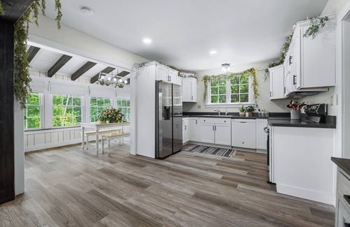 Valois Maison | Cedar Grove Cottage: garden paradise on Seneca Lake wine trail
