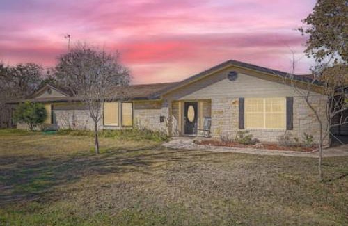 Cedar Creek Maison | Cedar Hill Ranch and Country Retreat for Large Groups