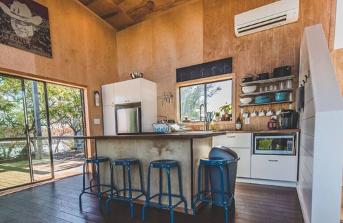 Dripping Springs Appartement | windows cabin 2 · ↞Modern Hill Country Tiny Cabin 2 w/ Loft & Light↠