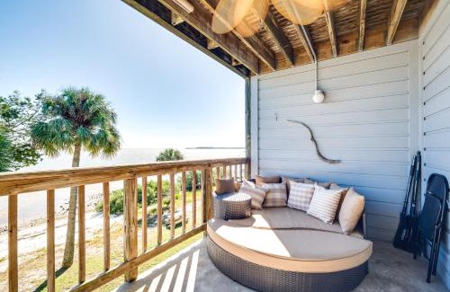 Cedar Key Appartement | Cedar Key Condo with Balcony and Gulf Views!