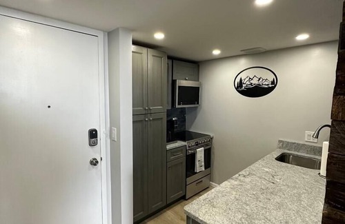 Weirs Beach Copropriété | Cedar Lodge 305. 2 bedroom condo with Lake Winni views!