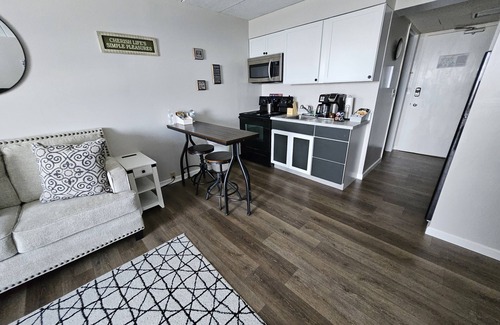 Weirs Beach Appartement | Cedar Lodge condo with mountain & lake Winnipesauke views!