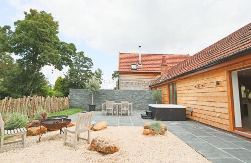 Olveston Maison | Cedar lodge - Hopewell