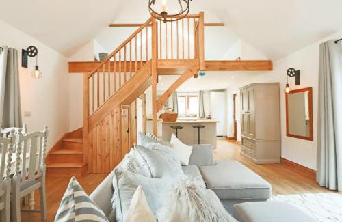 Olveston Maison | Cedar lodge - Hopewell
