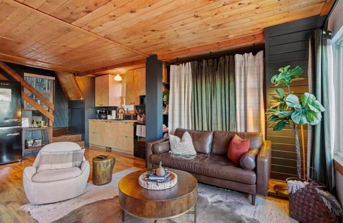 Evergreen Chalet De Ski | Cedar Mountain Lodge | Hot Tub, Views & Wildlife