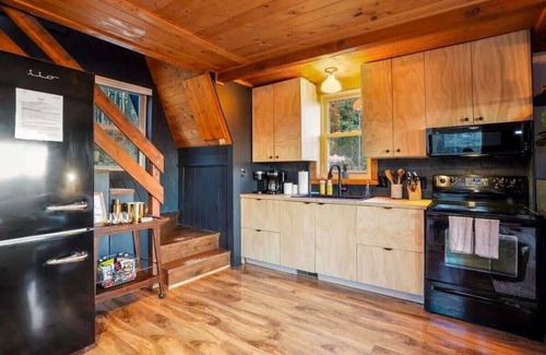 Evergreen Chalet De Ski | Cedar Mountain Lodge | Hot Tub, Views & Wildlife