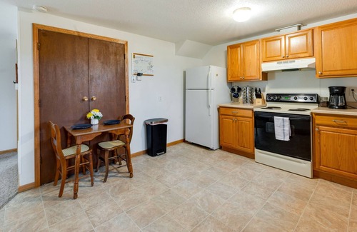 Southwest Area Appartement | Cedar Rapids Vacation Rental: 2 Mi to Downtown!