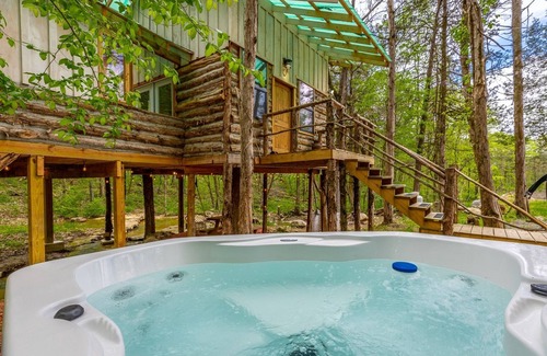 Trenton Maison | Cedarbrook Treehouse | Hot Tub, Dog Friendly, Private | 1 Bed, 1 Bath
