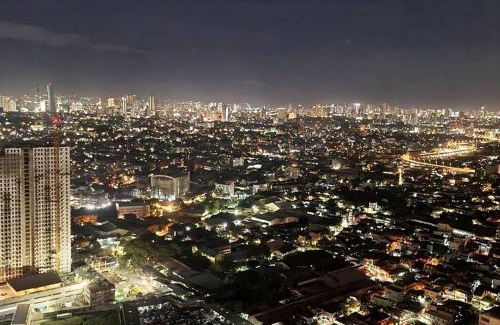 A. Bonifacio Appartement | Celandine by DMCI w/panoramic Makati skyline view