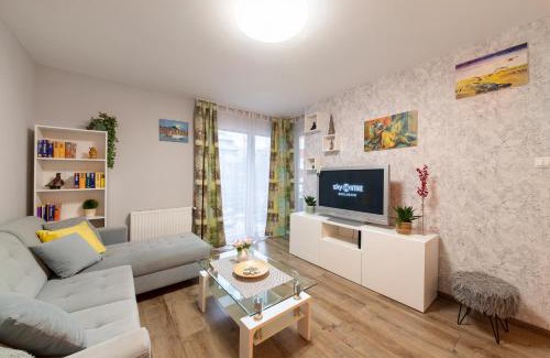 Angyalfold Appartement | Center Budget Apartment Inside Free Parking Self Check-In Free Streaming AC Balcony