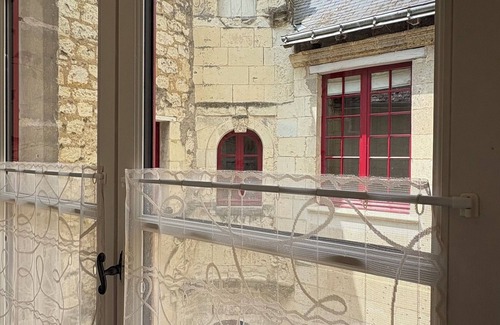Chinon Appartement | Center Chinon Gîte XVème 2 chambres + garage vélo.
