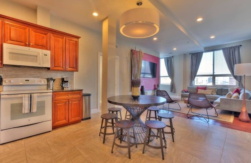 Chinatown Appartement | Unique 3 BR / 3 BA dans le quartier chinois | 2 minutes du centre de convention