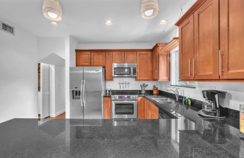 Coconut Grove Maison | Center Grove - Lush & Spacious & New - 3 Bedrooms