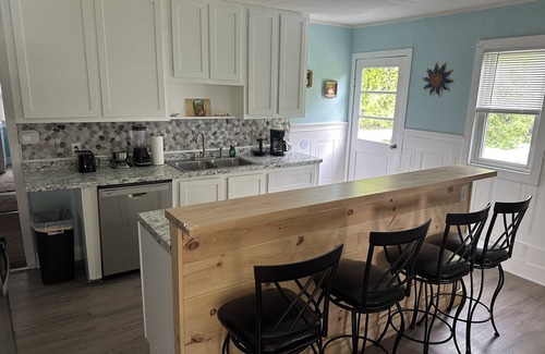 West Buxton Maison | Center of Everything Southern Maine… 3-bedroom house, huge yard in Buxton