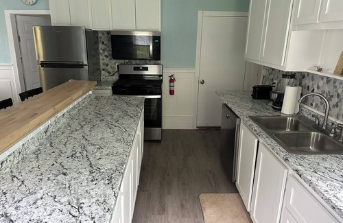 West Buxton Maison | Center of Everything Southern Maine… 3-bedroom house, huge yard in Buxton