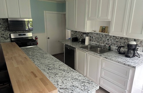 West Buxton Maison | Center of Everything Southern Maine… 3-bedroom house, huge yard in Buxton