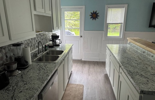 West Buxton Maison | Center of Everything Southern Maine… 3-bedroom house, huge yard in Buxton