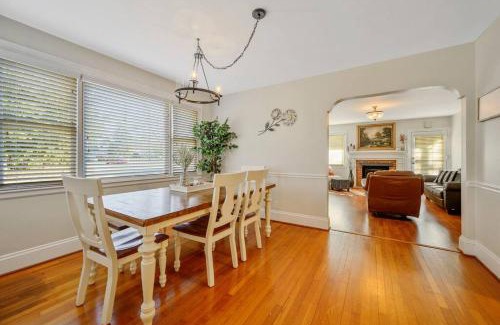 Apex Maison | Center St Retreat - 1 Block from Downtown!